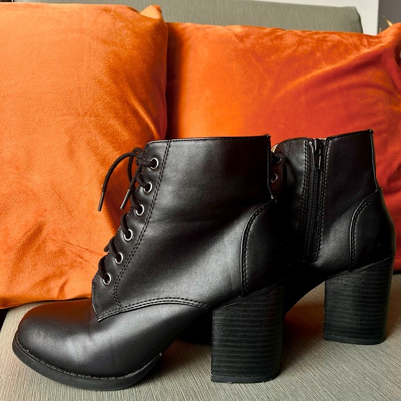 Ardene - Ankle Boots - Black - Size 7 - Picture 1 of 3